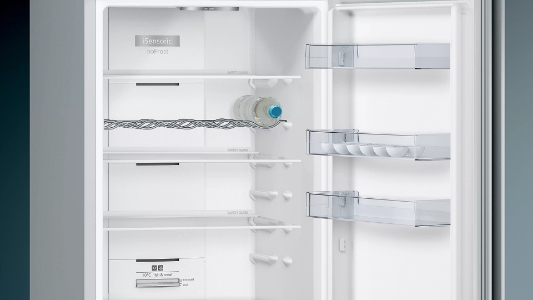 Siemens KG39NXIDR Freistehende Kühl-Gefrier-Kombination mit Gefrierbereich unten EEK:D