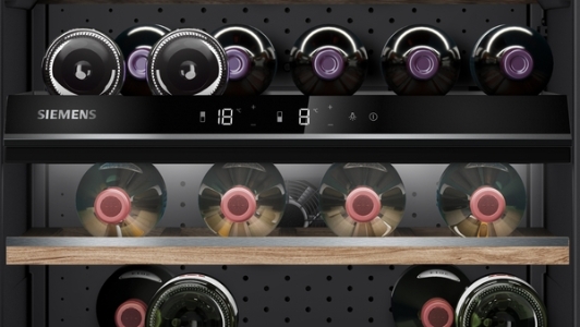 Siemens KU21WAHG0 Weinlagerschrank Schwarz 108l für 44 Flaschen à 0.75l 