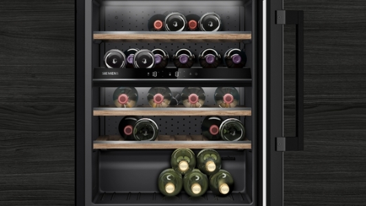 Siemens KU21WAHG0 Weinlagerschrank Schwarz 108l für 44 Flaschen à 0.75l 