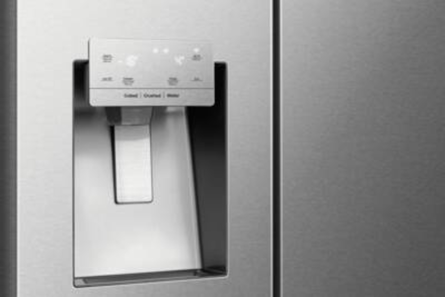 Hisense RS818N4TIE Side-by-Side Edelstahl NoFrost Wassertank Eiswürfel- und Wasserspender 