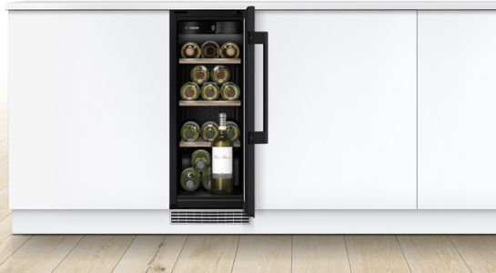Bosch KUW20VHF0 Weinkühlschrank mit Glastür, 82 x 30 cm Schwarz