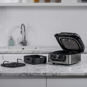 Ninja AG301EU Foodi Grill & Airfryer, 5,7L Heißluftfritteuse 5-in-1, Schwarz/Silber 