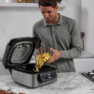 Ninja AG301EU Foodi Grill & Airfryer, 5,7L Heißluftfritteuse 5-in-1, Schwarz/Silber 
