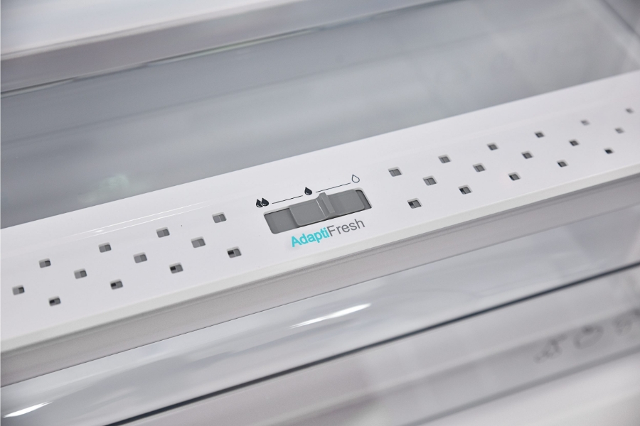 Sharp SJ-LD110E0XD-EU  Einbau Kühlschrank Festtür 87,5 cm hoch, 54 cm breit, (88cm Nische)
