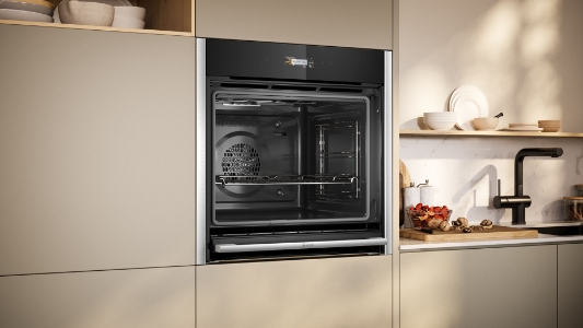 Neff B54CR71N0 N70 Backofen Einbau 60 cm, Edelstahl,Pyrolyse mit Slide & Hide® - eine leichtgängige Ofentür
