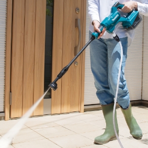Makita DHW180Z Akku-Druckreiniger 18V • 24 bar • 318 l/h Leichter handgeführter Druckreiniger wahlweise mit 8 oder
