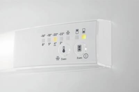AEG SCE618E5TS Kühl-/Gefrierkombinationen Einbau 178cm NoFrost Schlepptürtechnik