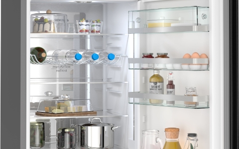 Siemens KG39NSBBF IQ700 Kühl-Gefrierkombination 203 x 60 cm, Schwarz Tür aus schwarzem, satinierten Glas