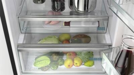 Siemens KG49NSBBF IQ700 Kühl-Gefrierkombination 203 x 70 cm, Schwarz Tür aus schwarzem, satinierten Glas