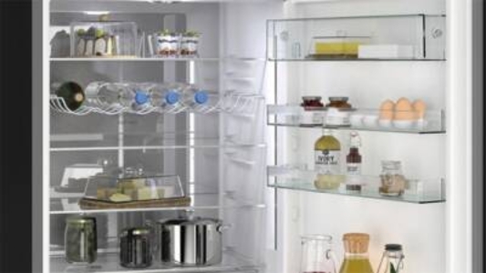 Siemens KG49NSBBF IQ700 Kühl-Gefrierkombination 203 x 70 cm, Schwarz Tür aus schwarzem, satinierten Glas