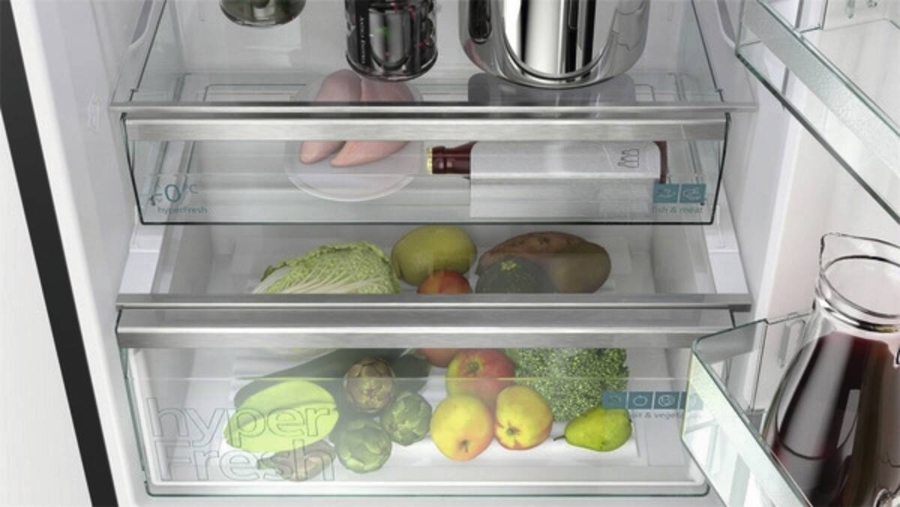Siemens KG49NSBBF IQ700 Kühl-Gefrierkombination 203 x 70 cm, Schwarz Tür aus schwarzem, satinierten Glas