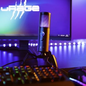 uRage 186059 Streaming-Mikrofon "Stream 750 HD Illuminated" Schwarz