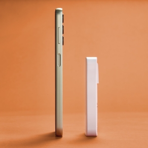 Hama 201976 Schnellladegerät, 2x USB-C, 1x USB-A, flaches Mini-Ladegerät, PD, 65 W, Weiss
