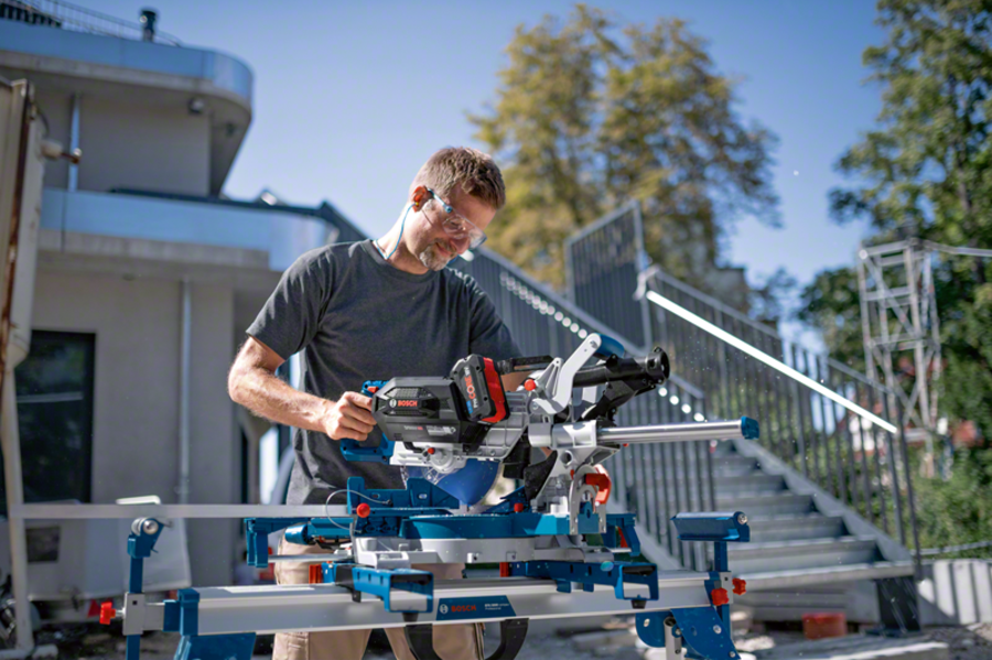 BOSCH Professional GCM 18V-216 DC Akku-Kapp- und Gehrungssäge BITURBO 0601B47000