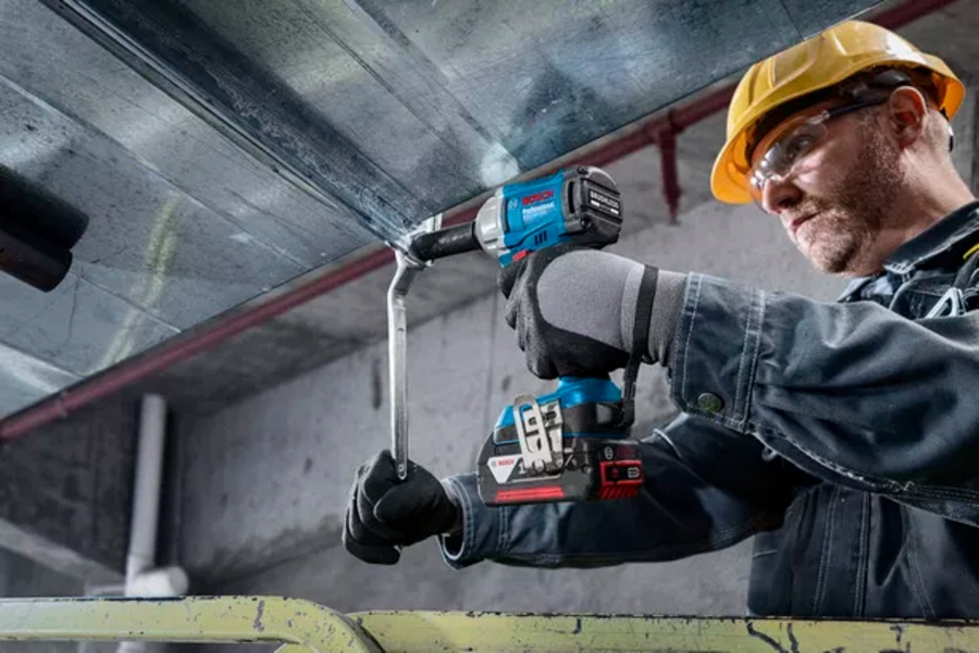 BOSCH Professional GDS 18V-350 Akku-Drehschlagschrauber  mit 2 x Akku GBA 18V 4.0Ah   06019M5022
