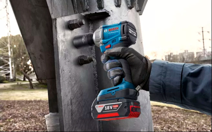 BOSCH Professional GDS 18V-350 Akku-Drehschlagschrauber  mit 2 x Akku GBA 18V 4.0Ah   06019M5022