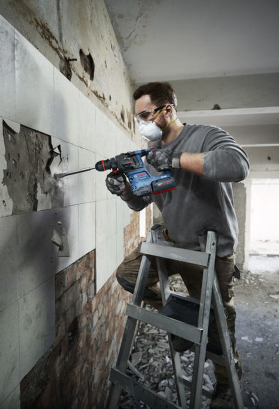 BOSCH Professional GBH 18V-22 X Akku-Bohrhammer mit ONECHUCK  mit 2 x Akku GBA 18V 4.0Ah  0611924001
