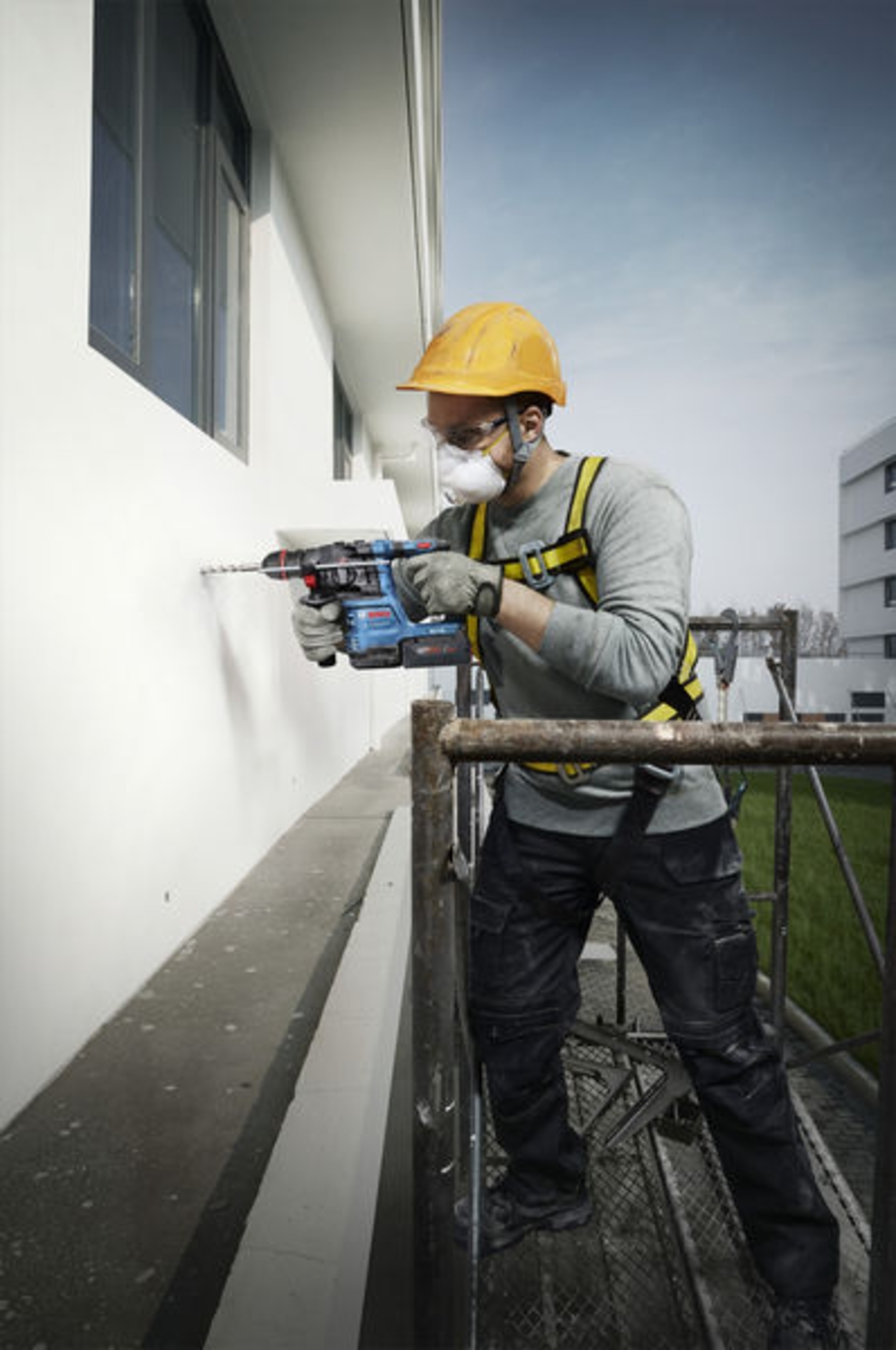 BOSCH Professional GBH 18V-22 X Akku-Bohrhammer mit ONECHUCK  mit 2 x Akku GBA 18V 4.0Ah  0611924001