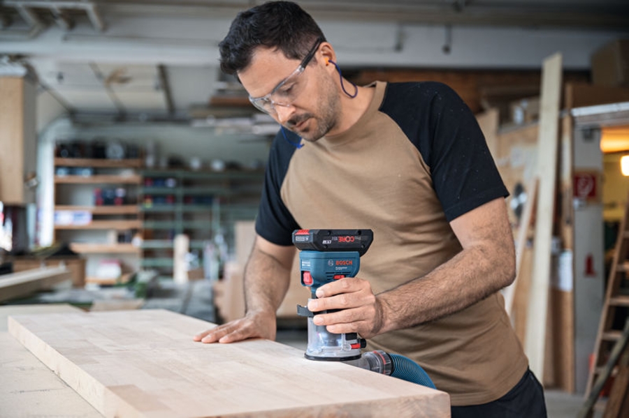 BOSCH Professional GKF 18V-8 Akku-Kantenfräse 06016C2001
