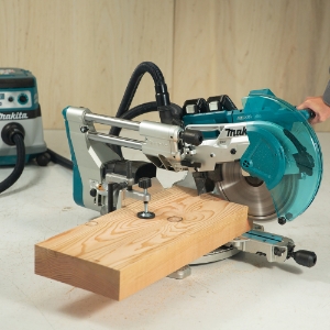 Makita DLS211ZU Akku-Kapp- und Gehrungssäge LXT 18 V x 2 • 4.400 U/min • 305 mm