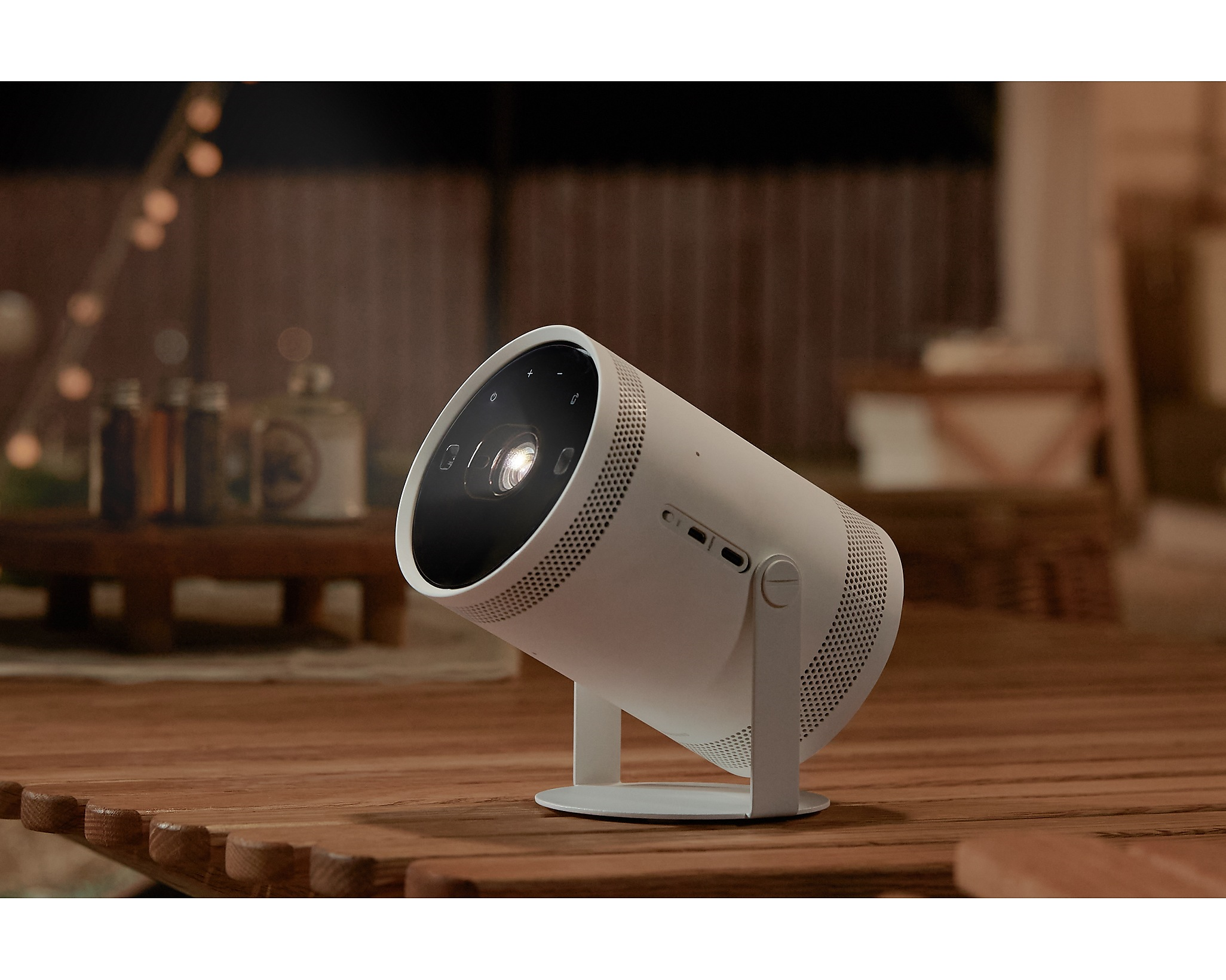 Samsung SP-LFF3CLAXXXE The Freestyle Mini-Beamer Smarter Lifestyle Projektor,DLP, 550 LED-Lumen weiß